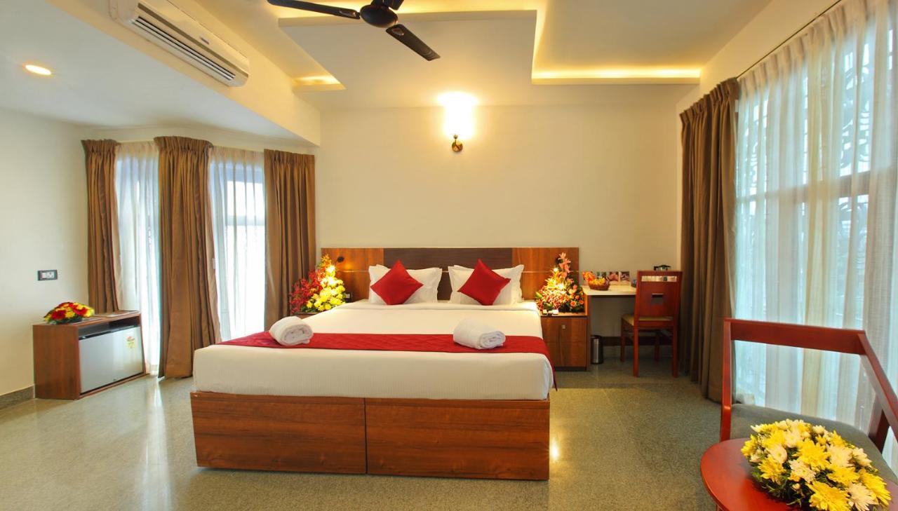 Hotel Thamburu International Thiruvananthapuram Exterior photo