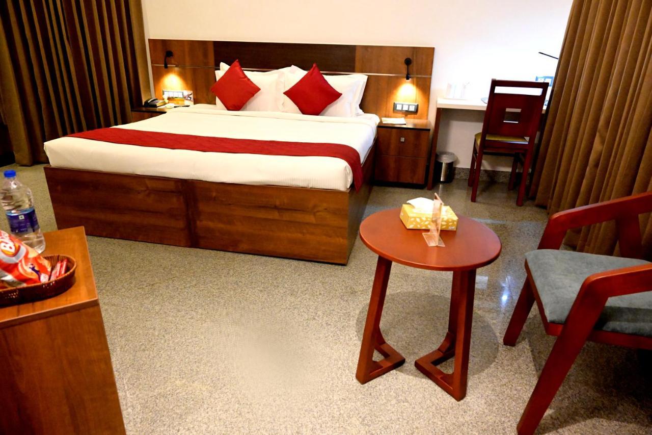 Hotel Thamburu International Thiruvananthapuram Exterior photo
