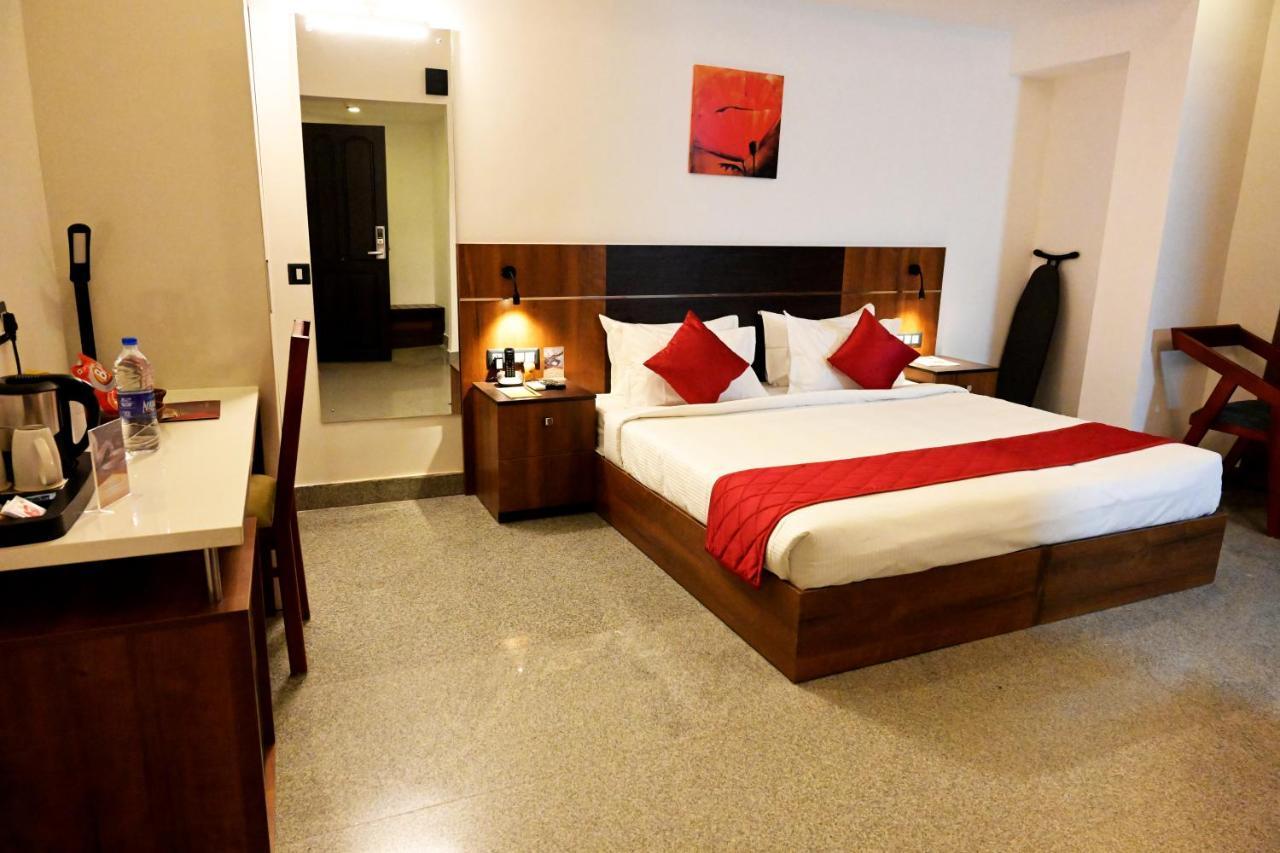 Hotel Thamburu International Thiruvananthapuram Exterior photo